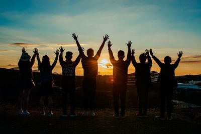 Ini Daftar Zodiak yang Mudah Bersahabat dengan Orang Lain!