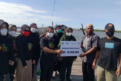 Dies Natalis Ke-69 FK USU, Ditutup dengan Menyalurkan Bantuan di Kampung Nelayan