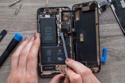 Face ID iPhone 13 Tak Berfungsi Jika Layar Rusak & Diperbaiki Bukan dari Pihak Perusahaan