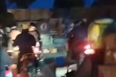 Truk Seruduk Warung dan Enam Kendaraan di Jalan Raya Sukabumi-Cianjur, 2 Orang Tewas