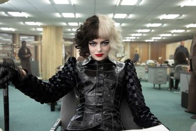 Ini Alasan Mengapa Cruella Sangat Berbeda Dengan 101 Dalmatians