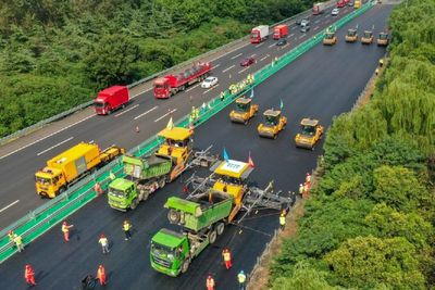 Di China, Kendaraan Berat untuk Perbaiki Jalan Sudah Tidak Ada Sopirnya Lagi!
