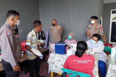 Gerai Vaksin Merdeka di Kota Bekasi, Dit Pam Obvit Polda Metro Pakai Sistem Door To Door