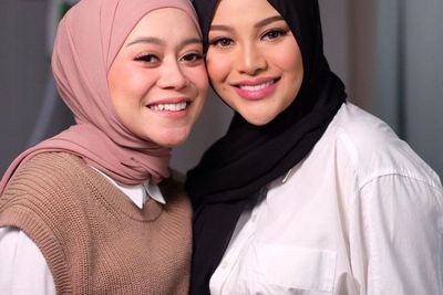 Duo Bumil Lesty dan Aurel Foto Bareng, Netizen Soroti Perut Lesty yang Tampak Lebih Besar