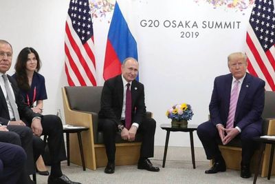 Kecerdikan Vladimir Putin, Gunakan Wanita Cantik Sebagai Penerjemah saat Bertemu Trump