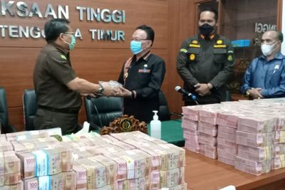 FOTO: Tumpukan Uang Rp17,5 Miliar yang Diselamatkan Kejati NTT dari Kasus Korupsi