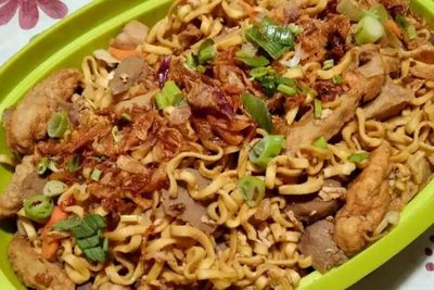 Malam-malam Pengen Makan Mie? Kita Buat Mie Tek-tek Aja Yuk