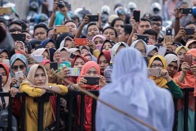 Cewek Aceh Pingsan Usai Dicambuk 100 Kali, Divonis Berhubungan Badan Tanpa Ikatan Nikah