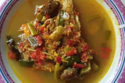 Ini Cara Mudah Bikin Kepala Ikan Kakap Betawi Kuah Kuning