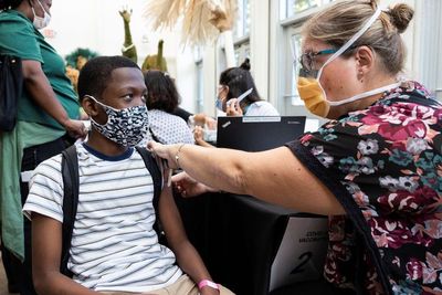 Mudahnya Vaksinasi Covid-19 di Amerika, Lokasinya Ada di Mana-mana, Datang Langsung Suntik