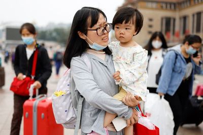 Angka Kelahiran Turun Drastis, Pemerintah China Kini Izinkan Pasutri Punya 3 Anak