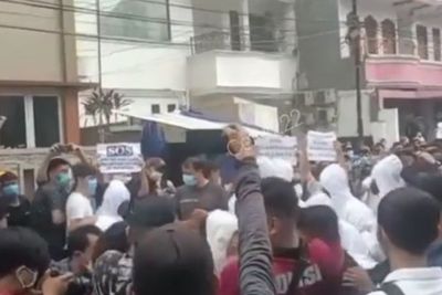 Bosan di Indonesia, Puluhan Pengungsi Afghanistan Demo di Kantor UNHCR, Bikin Kerumunan