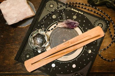Fakta atau Mitos: Belajar Ilmu Spiritual Membuat Seseorang Menjadi Gila?