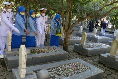 FOTO: Upacara Ziarah dan Tabur Bunga HUT TNI Ke-76