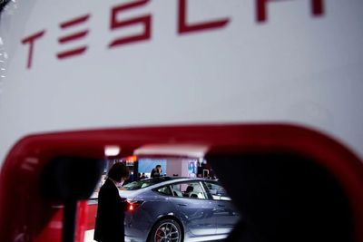Wanita Ini Diminta Ganti Rugi Rp11 Miliar Karena Telah Coreng Citra Tesla di China
