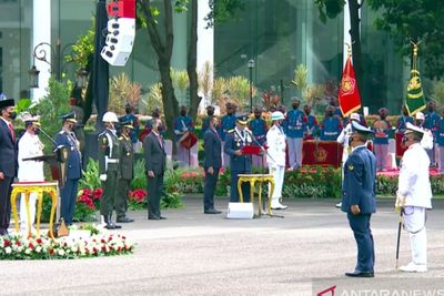 HUT TNI ke-76, Jokowi Anugerahkan Tanda Kehormatan pada 3 Prajurit TNI