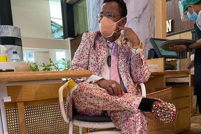 Hotman Paris Bingung Dianggap Langgar Kode Etik Advokat karena Berenang dengan Wanita