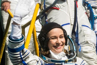 FOTO: Pesawat Ruang Angkasa Soyuz MS-19 Membawa Aktor dan Sutradara Rusia