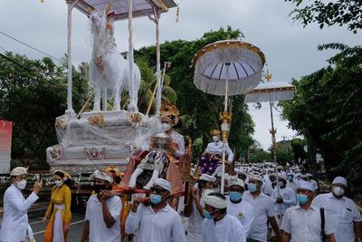FOTO: Prosesi Upacara Ngaben Pemuka Agama Hindu di Bali