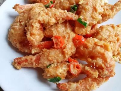 Bingung Telur Asin Mau Diolah Jadi Apa? Coba Deh Masak Udang Saus Telur Asin