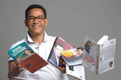Natalius Pigai Berani Laporkan Balik Sejumlah Tokoh Besar, Refly Harun: Luar Biasa!