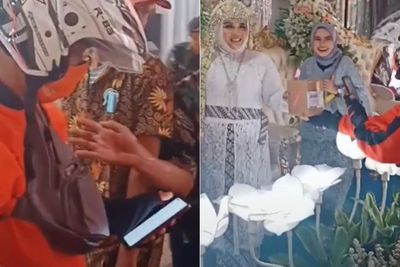 Viral Kurir Antar Paket ke Customer saat Resepsi Nikah, Pengantinnya Malu-malu