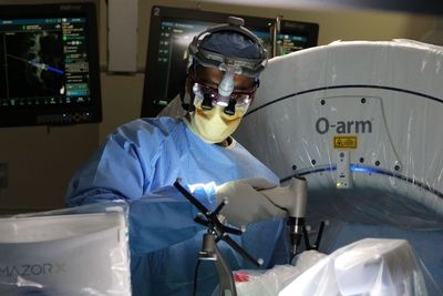 Dokter Berhasil Selamatkan Nyawa Dua Gadis dengan Gabungkan Alat Robotik Pakai Mesin 3D