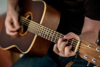 Enak Didengar, Lagu Barat Ini Punya Chord Gitar yang Mudah untuk Dimainkan