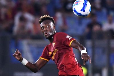 Tammy Abraham Jadi Pemain Inggris Pertama yang Umumkan Sudah Divaksin