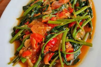 Nggak Kalah Nikmat, Yuk Kita Buat Kangkung Belacan Ala Restoran di Rumah