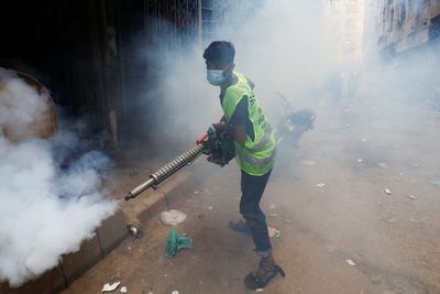 FOTO: Pengasapan Untuk Membendung Penyebaran Virus Dengue di Pakistan