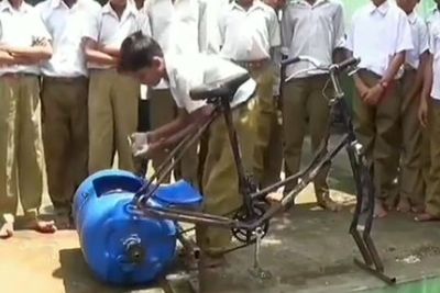 Masih Sekolah, Siswa Ini Sukses Buat Mesin Cuci Homemade Pakai Drum dan Sepeda, Keren!