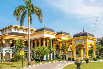 Wisatawan Ungkap Kondisi Miris Istana Maimun Medan, Barang Berdebu dan Ada Jemuran Kain