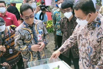 Anies Baswedan Berikan Tempat Tinggal Bagi Warga Bukit Duri yang Digusur
