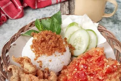 Nggak Usah Beli Lagi, Bikin Ayam Geprek Sendiri Aja Yuk di Rumah