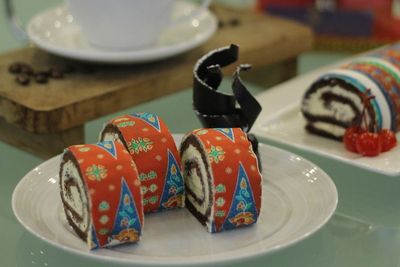 Unik, Cake Roll Ini Dihias dengan Motif Batik Betawi