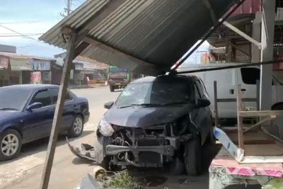 2 Warga Medan Nyaris Tewas Usai Dihantam Minibus di Jalur Tol