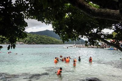 FOTO: Wisata Snorkling Pantai Rubiah
