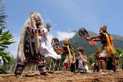 FOTO: Pentas Seni di Tengah Ladang