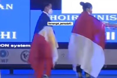 Momen Tim Polandia Pinjam Bendera Indonesia di Kejuaran Dunia, Tinggal Dibalik Posisinya