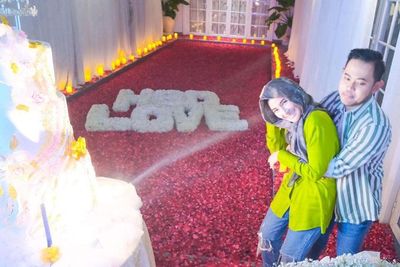 Romantis dan Mewah! Crazy Rich Malang Ini Hadiahkan 101.091 Bunga Mawar saat Ultah Istri