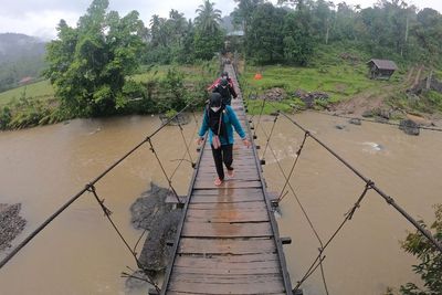 FOTO: Akses Jalan Desa Air Liki Terisolir di Jambi