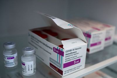 Rusia Diduga Mencuri Formula Vaksin AstraZeneca untuk Membuat Vaksin Sputnik V