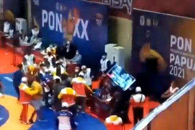 Terjadi Kerusuhan di Arena Gulat PON XX Papua, Televisi Rusak Gegara Ditendang