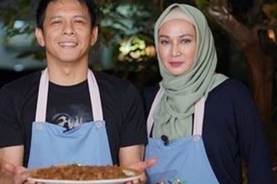 Unggah Foto Berdampingan, Dina Lorenza dan Ariel NOAH Didoakan Berjodoh