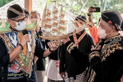 Ke Desa Wisata Karanganyar, Sandiaga Uno Jajal Atraksi Seru