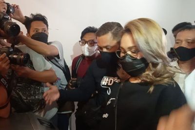 Ayu Ting-Ting dan Orang Tuanya Ke Polda Metro untuk Diperiksa Kasus Penghinaan