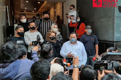 Orang Tua Ayu Ting Ting Selesai Diperiksa, Ternyata Ini yang Dicecar Polisi