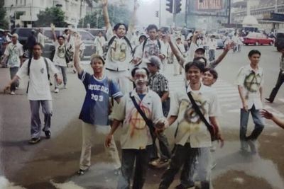 Foto Jadul Anak STM Tahun 1997, Rayakan Kelulusan Dikawal Polisi