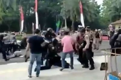 Oknum Polisi Banting Mahasiswa Sampai Kejang-Kejang, saat Bubarkan Pendemo HUT Tangerang